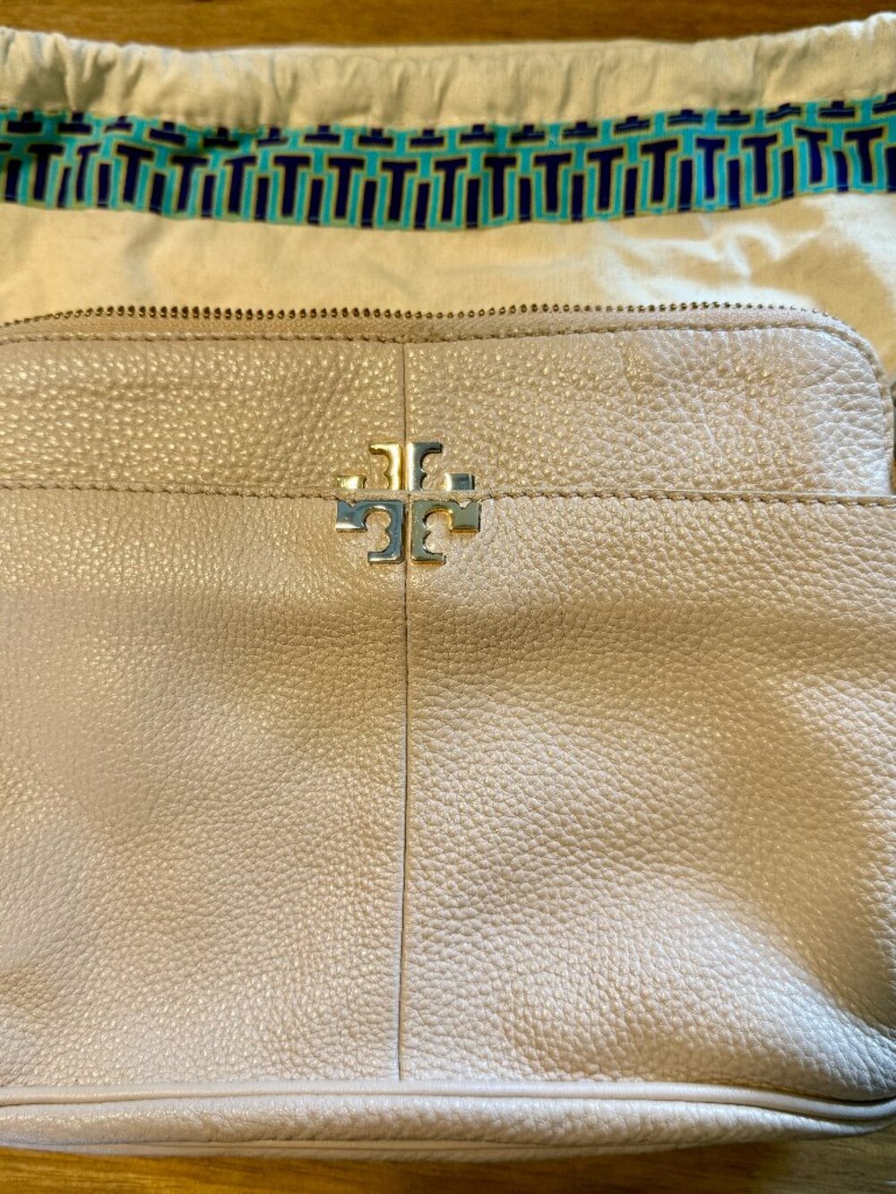 Tory Burch Crossbody Bag - Leather with gold strap